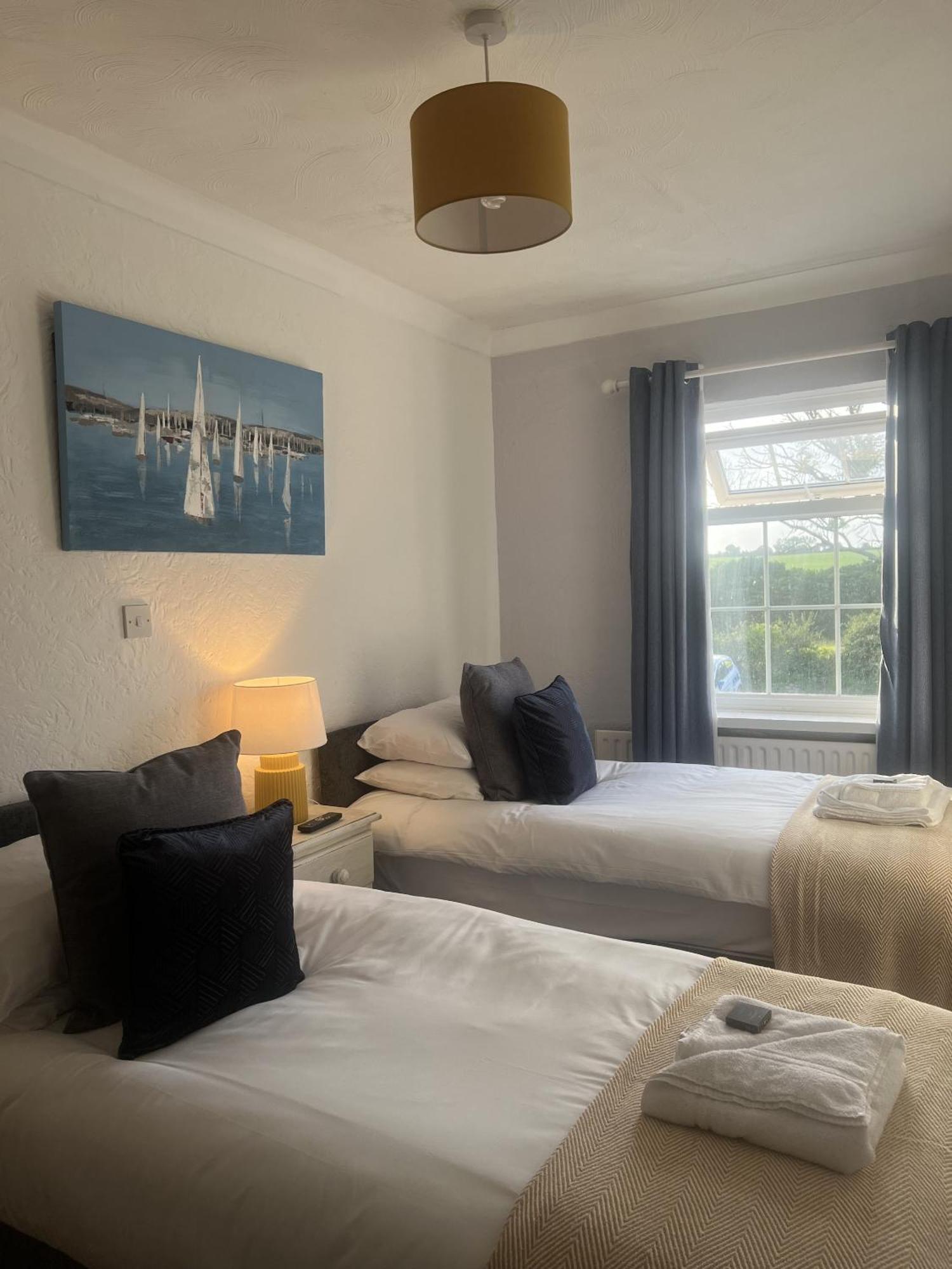 Ty Dderw Country Inn Moelfre Szoba fotó